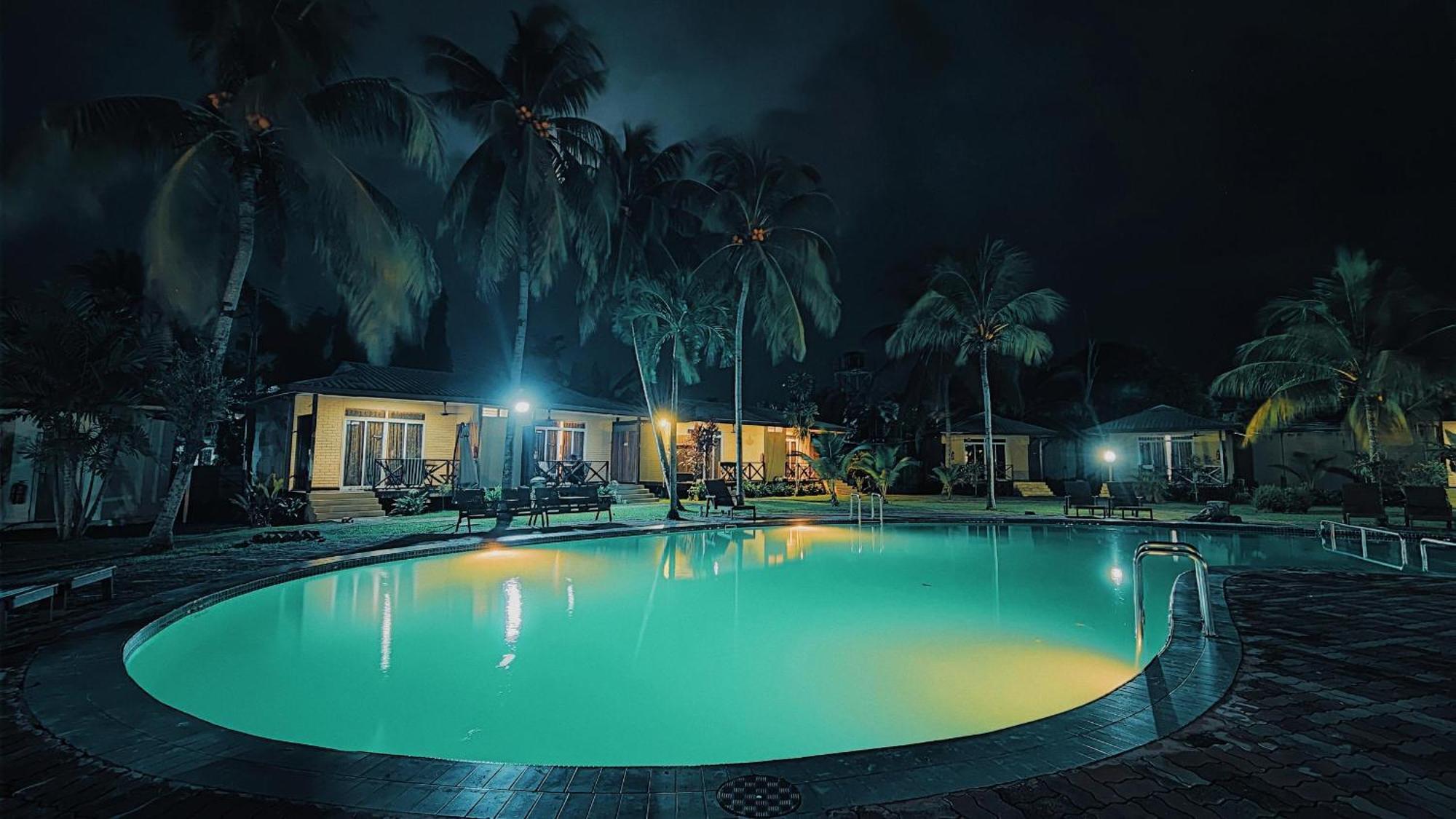 Langkah Syabas Beach Resort Kinarut Buitenkant foto