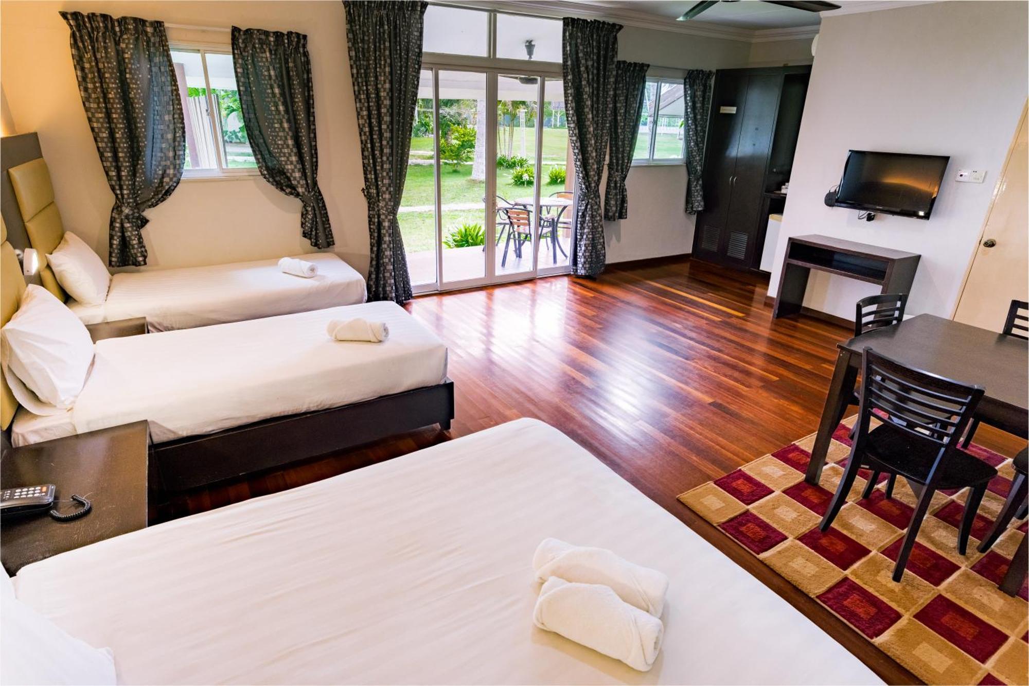 Langkah Syabas Beach Resort Kinarut Buitenkant foto