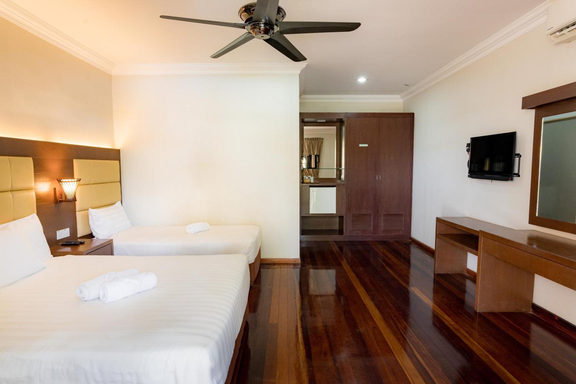 Langkah Syabas Beach Resort Kinarut Buitenkant foto