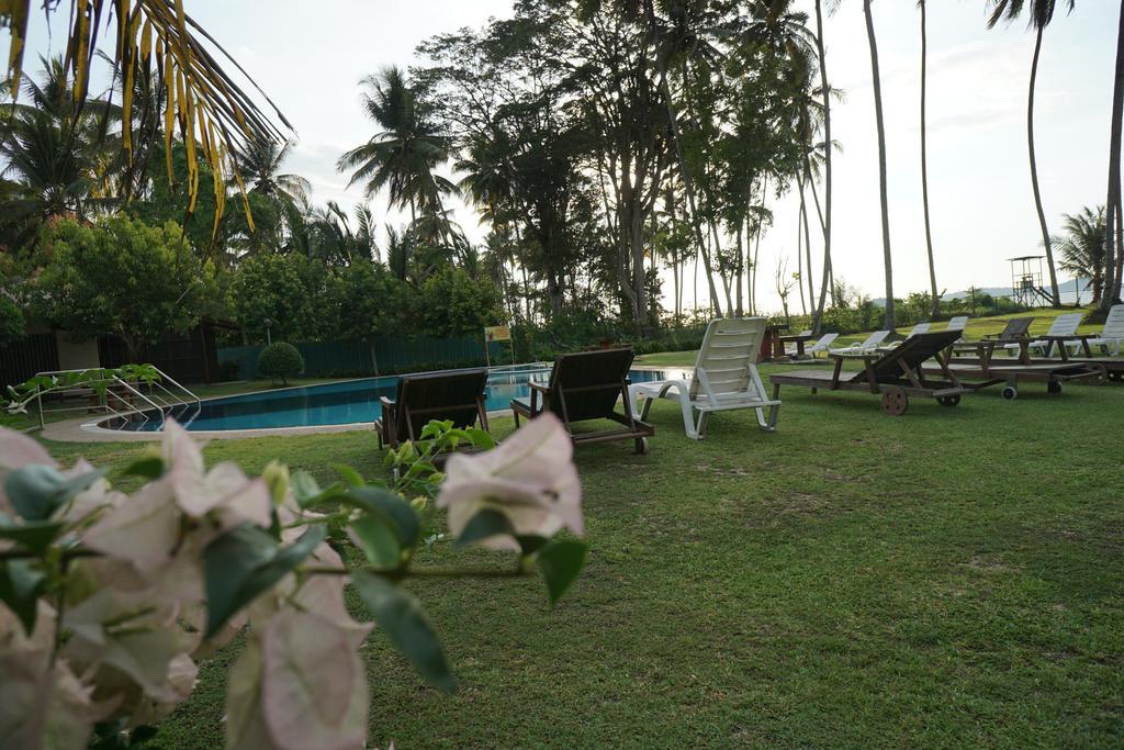 Langkah Syabas Beach Resort Kinarut Buitenkant foto